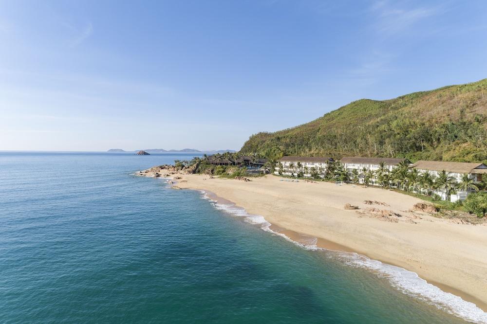 Avani Quy Nhon Resort Экстерьер фото